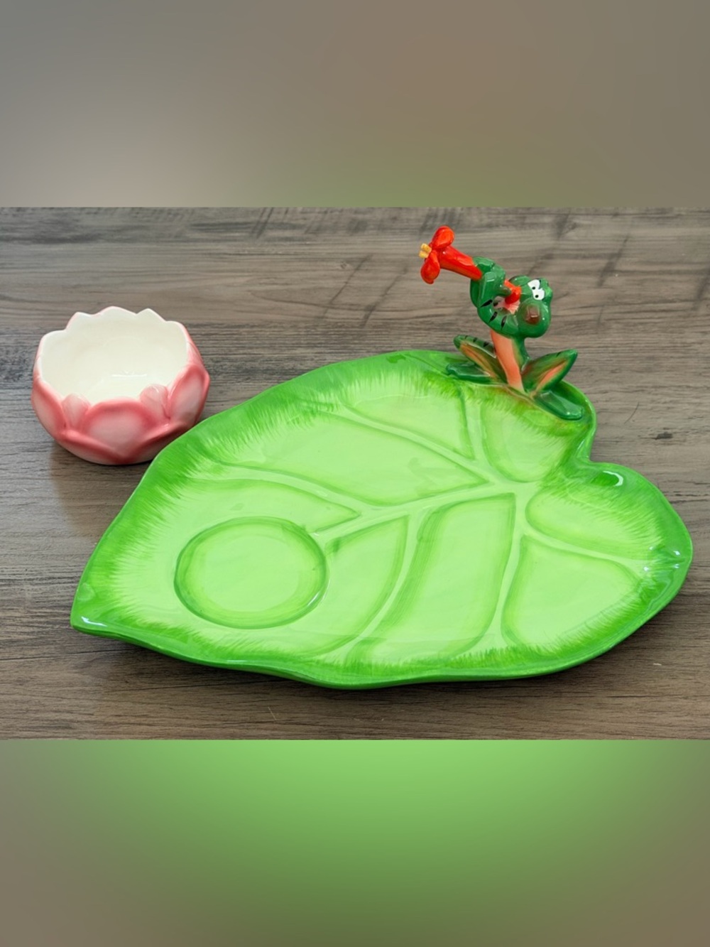 Tiana’s Place Leaf-Shaped Ceramic Tray with Pink Bowl Disney Princess and Frog - Picture 6 of 9